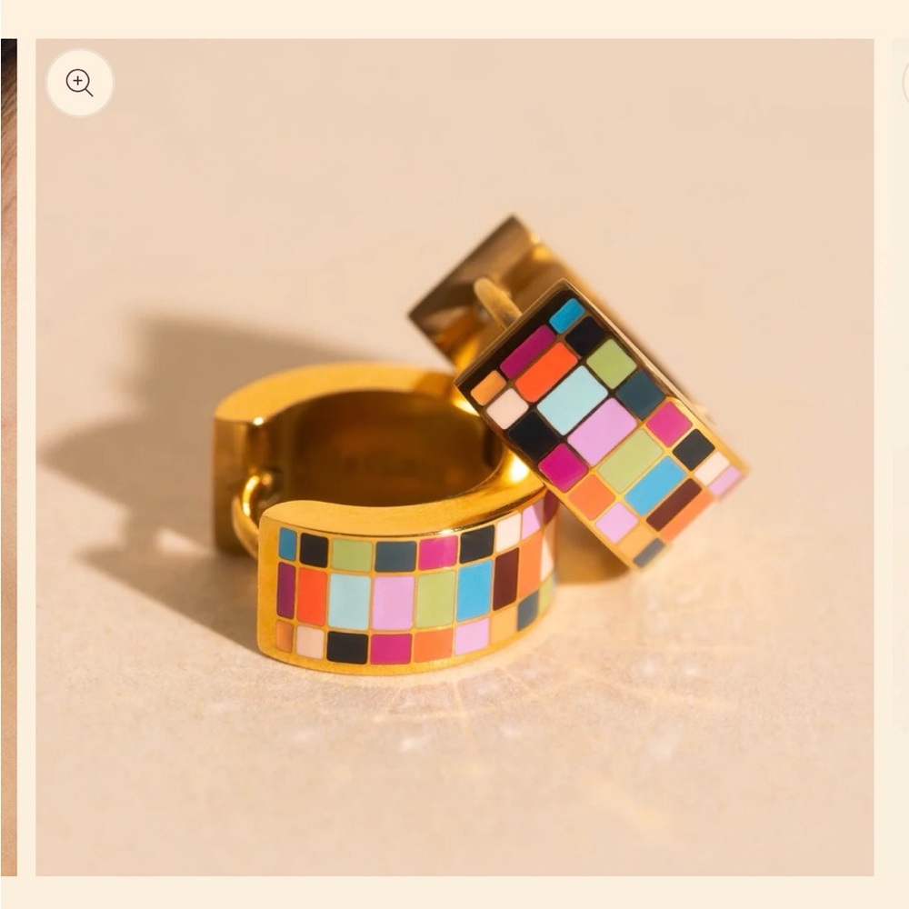 Checkered Super Chunky Huggie Hoop Earrings - Picture 12 of 12